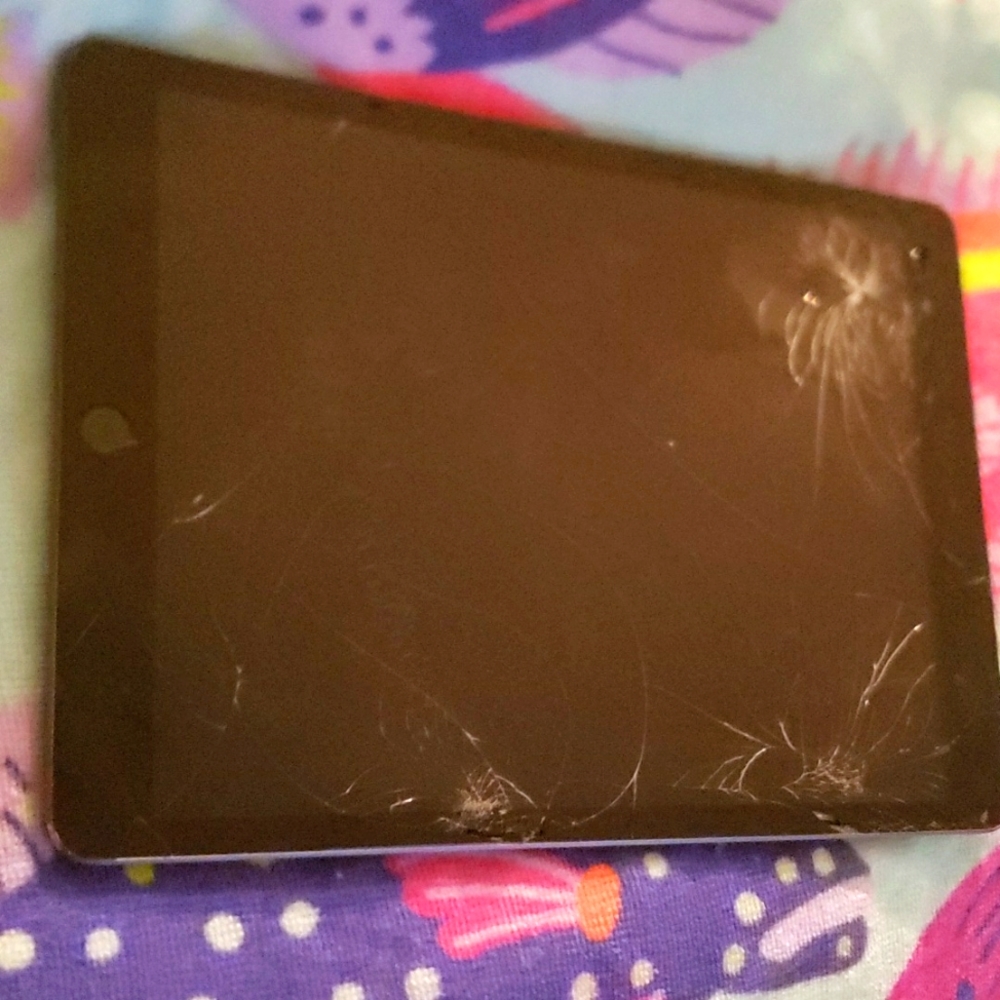Apple 9th Generation IPAD...Sold AS IS